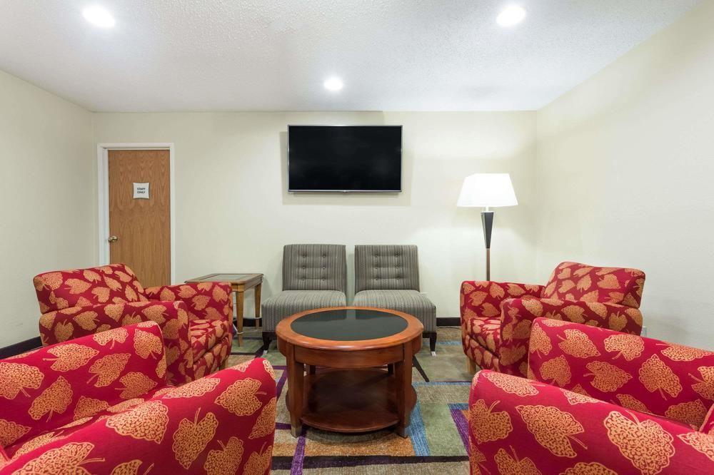 Quality Inn & Suites Bloomington I-55 And I-74 Eksteriør bilde