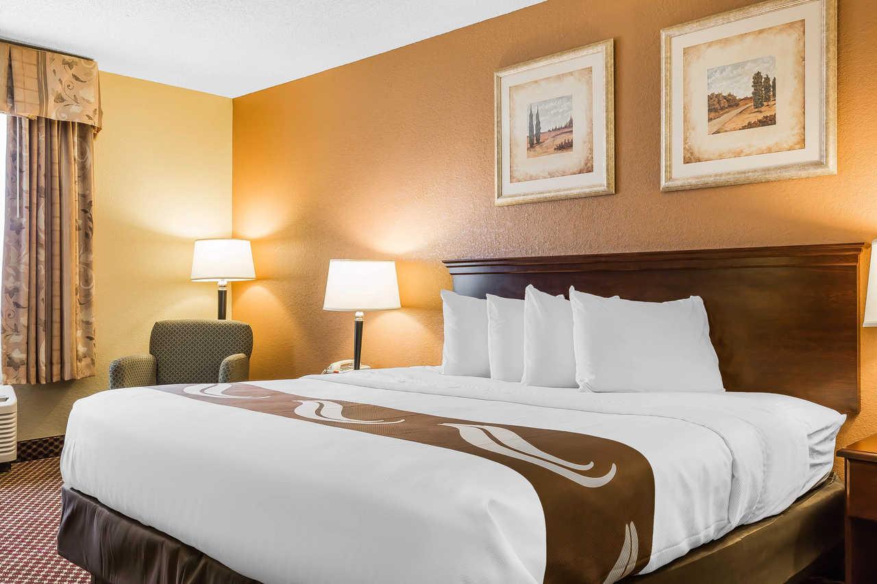 Quality Inn & Suites Bloomington I-55 And I-74 Eksteriør bilde