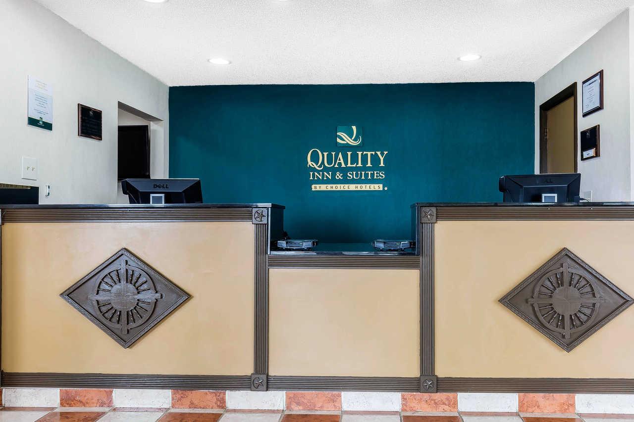 Quality Inn & Suites Bloomington I-55 And I-74 Eksteriør bilde