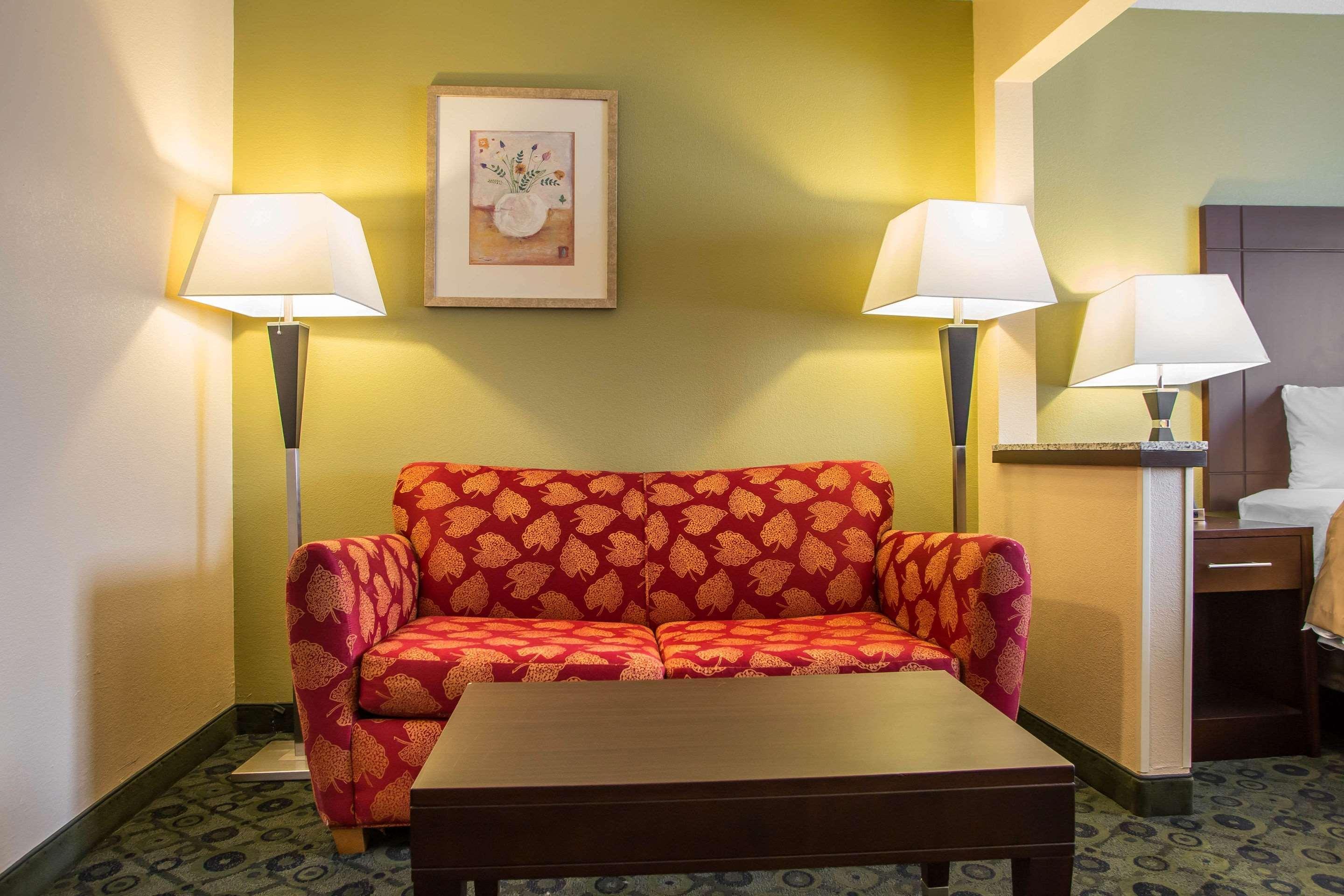 Quality Inn & Suites Bloomington I-55 And I-74 Eksteriør bilde