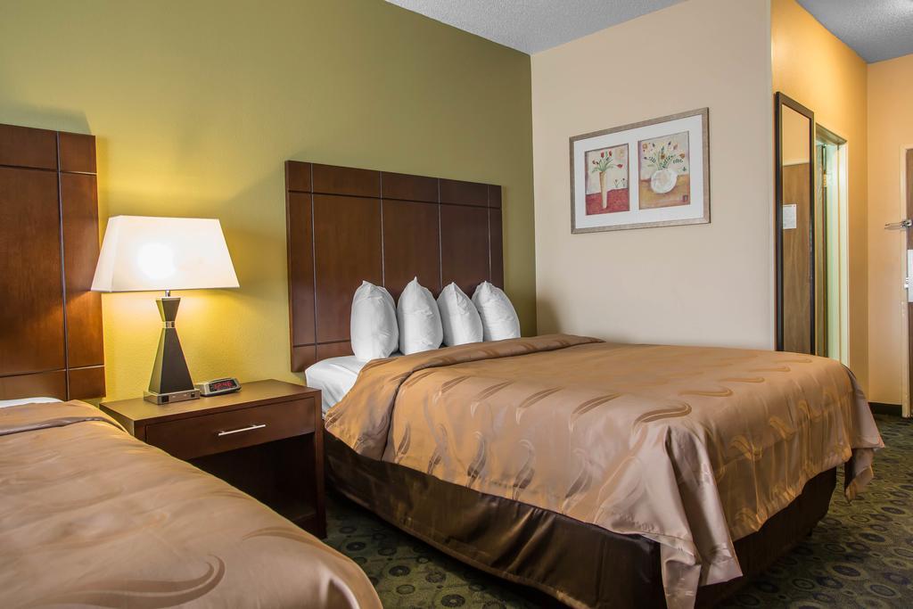 Quality Inn & Suites Bloomington I-55 And I-74 Eksteriør bilde